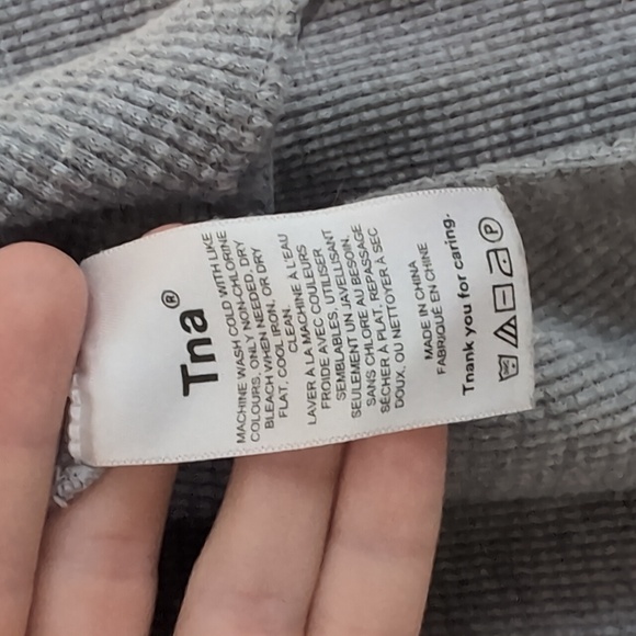 Aritzia Cropped Gray Waffle Top - Picture 5 of 6